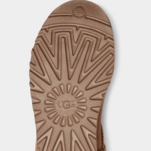 UGG Chestnut Classic Heritage Bow - Picture 6 of 6